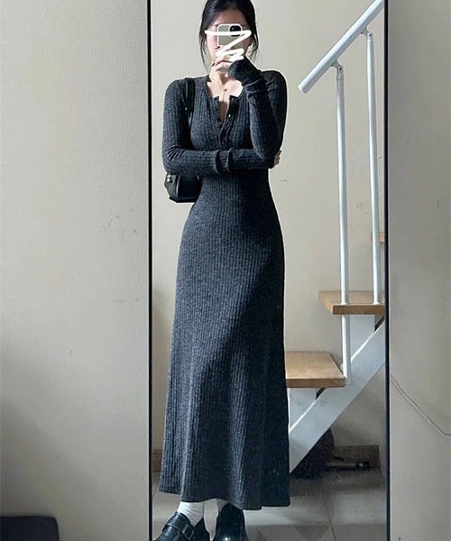 gossip!ロサンゼルス(ゴシップロサンゼルス)の「Y2Kヘンリーネック 前ボタン リブニットロングワンピース マーメイド裾 レディース 長袖 マキシ丈 3 カラー 秋冬(ワンピース・レディース・チャコールグレー/ベージュ/ブラック・FREE)」の12枚目の写真