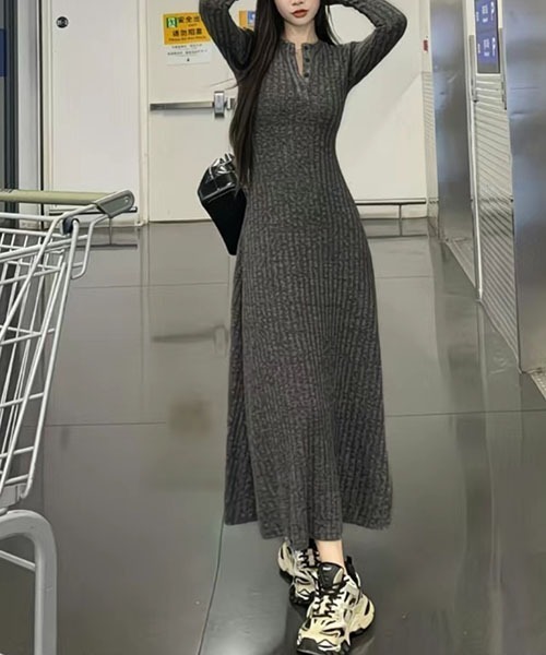 gossip!ロサンゼルス(ゴシップロサンゼルス)の「Y2Kヘンリーネック 前ボタン リブニットロングワンピース マーメイド裾 レディース 長袖 マキシ丈 3 カラー 秋冬(ワンピース・レディース・チャコールグレー/ベージュ/ブラック・FREE)」の8枚目の写真