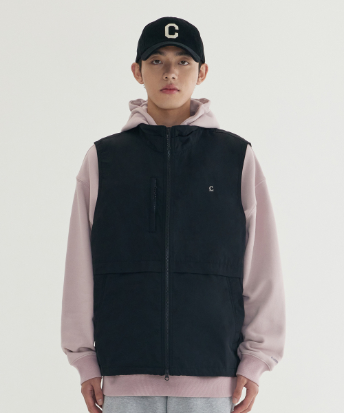 COVERNAT(カバーナット)の「ウィンドブレーカー ベスト Black(ナイロンジャケット・メンズ・その他・SMALL/MEDIUM/LARGE/X-LARGE/XX-LARGE)」の1枚目の写真