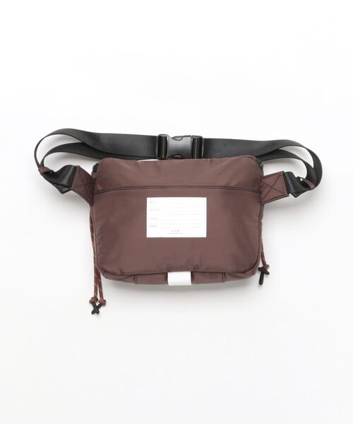 A.P.C.(アーペーセー)の「BANANE TREK(ボディバッグ/ウエストポーチ・メンズ・ブラウン系その他・ONESIZE)」の2枚目の写真