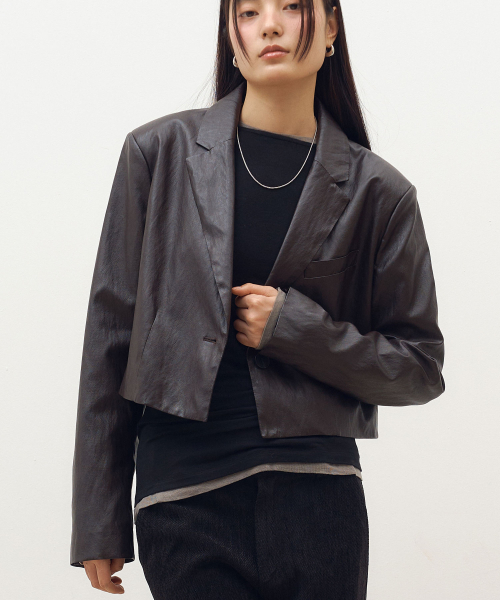 DOFFSEPT(ドフセプト)の「FAUX Leather Crop Blazer in Dark brown(ライダースジャケット・レディース・その他・FREE)」の2枚目の写真
