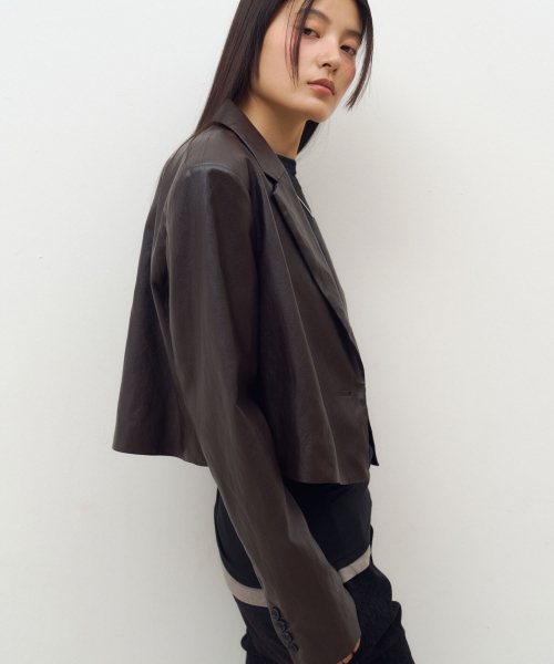 DOFFSEPT(ドフセプト)の「FAUX Leather Crop Blazer in Dark brown(ライダースジャケット・レディース・その他・FREE)」の3枚目の写真