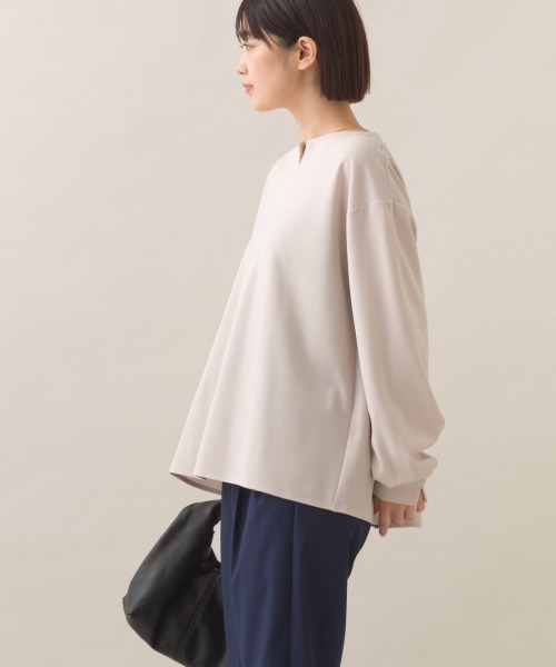OMNES(オムネス)の「【BEAUTIFUL FRIDAY】キーネックブラウス(シャツ/ブラウス・レディース・グレー/ネイビー・MEDIUM/LARGE)」の4枚目の写真