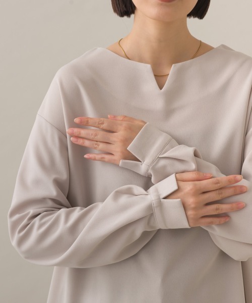 OMNES(オムネス)の「【BEAUTIFUL FRIDAY】キーネックブラウス(シャツ/ブラウス・レディース・グレー/ネイビー・MEDIUM/LARGE)」の16枚目の写真