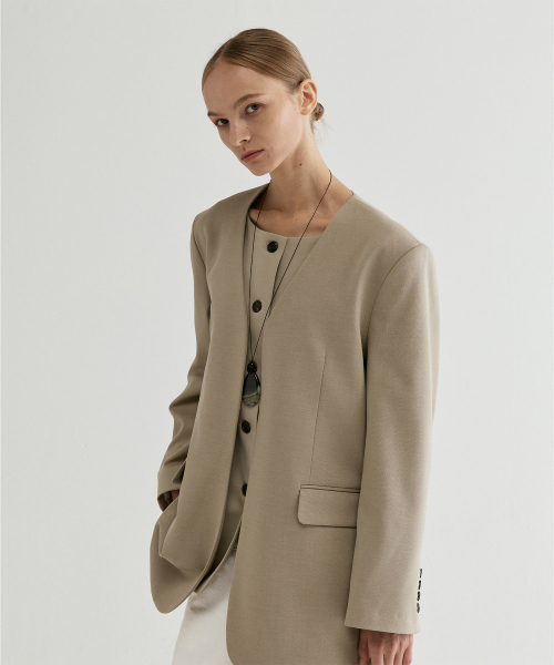 FROMWHERE（フロムウェア）の「Collarless Tailored Jacket Beige（テーラードジャケット・レディース・その他・FREE）」の3枚目の写真