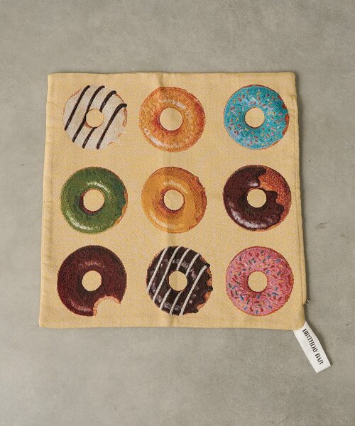 BIRTHDAY BAR(バースデイバー)の「≪BIRTHDAY BARオリジナル≫【B-DAY DONUTS】ドーナッツクッションカバー(クッション/クッションカバー・レディース・アイボリー・0)」の4枚目の写真