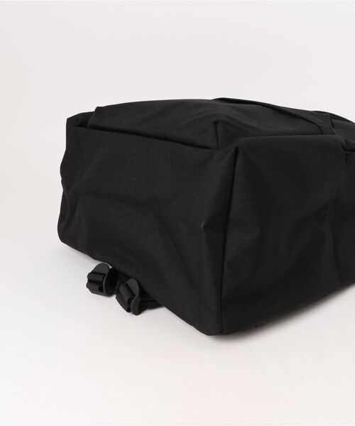 UNIVERSAL OVERALL(ユニバーサルオーバーオール)の「【RES】【UNIVERSAL OVERALL】Daily backpack(ショルダーバッグ・メンズ・ブラック・FREE)」の4枚目の写真