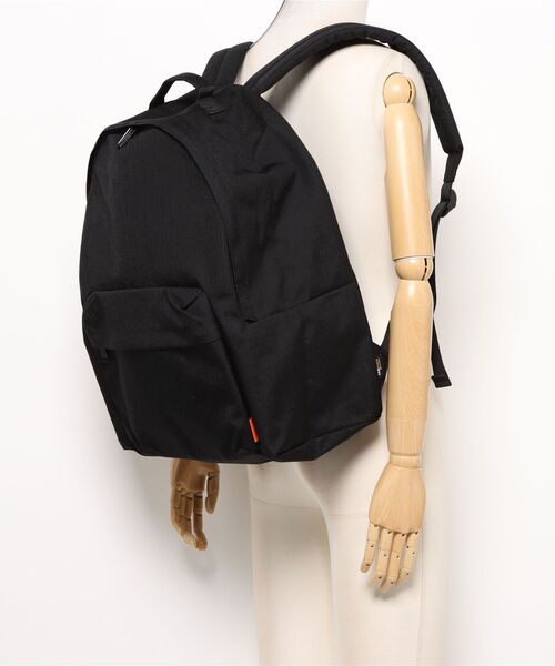 UNIVERSAL OVERALL(ユニバーサルオーバーオール)の「【RES】【UNIVERSAL OVERALL】Daily backpack(ショルダーバッグ・メンズ・ブラック・FREE)」の2枚目の写真