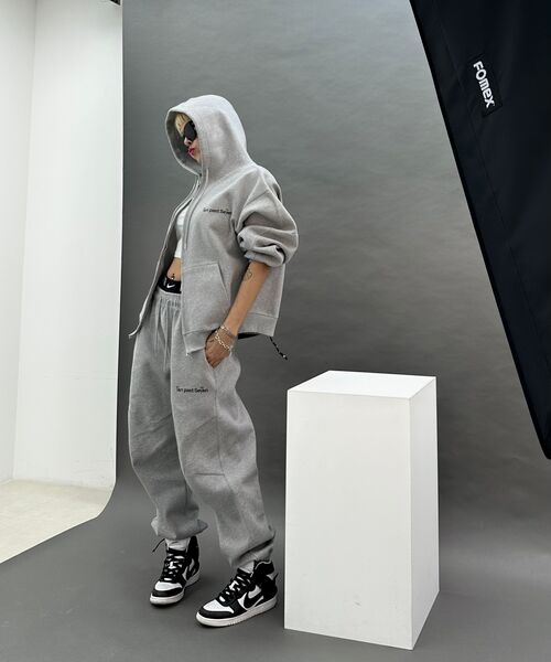 TEN PAST SEVEN(テン ファスト セブン)の「オーバーサイズジョガーパンツ - グレー(スウェットパンツ・メンズ・その他・SMALL/LARGE)」の14枚目の写真