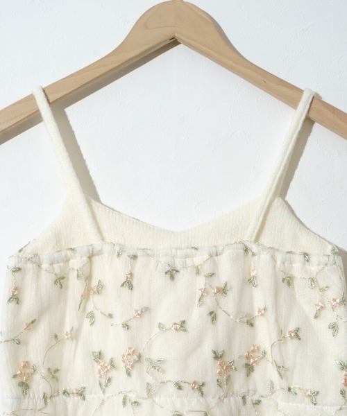 flower(フラワー)の「フラッフィーロージービスチェ(キャミソール・レディース・ホワイト/グレー・FREE)」の5枚目の写真