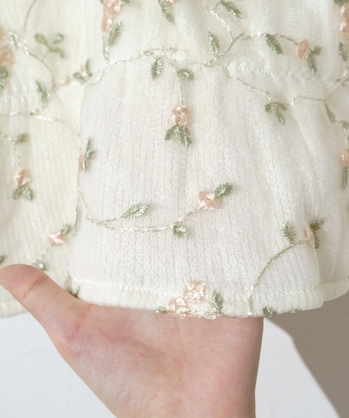 flower(フラワー)の「フラッフィーロージービスチェ(キャミソール・レディース・ホワイト/グレー・FREE)」の10枚目の写真