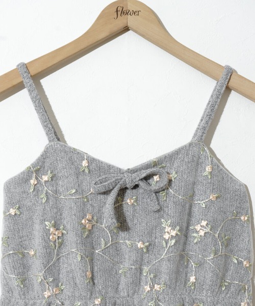 flower(フラワー)の「フラッフィーロージービスチェ(キャミソール・レディース・ホワイト/グレー・FREE)」の13枚目の写真