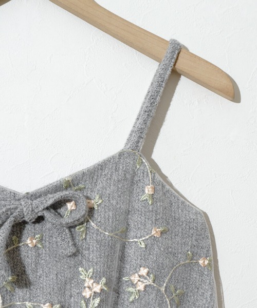 flower(フラワー)の「フラッフィーロージービスチェ(キャミソール・レディース・ホワイト/グレー・FREE)」の14枚目の写真