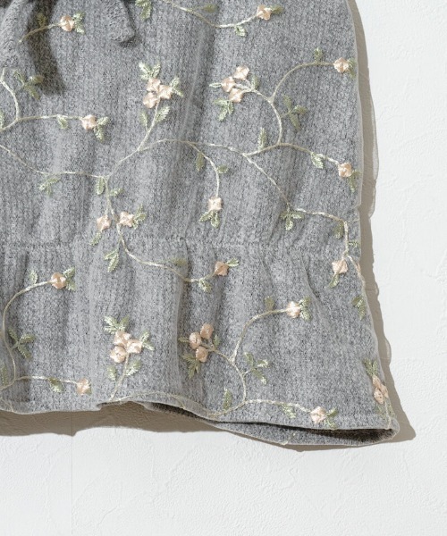 flower(フラワー)の「フラッフィーロージービスチェ(キャミソール・レディース・ホワイト/グレー・FREE)」の15枚目の写真