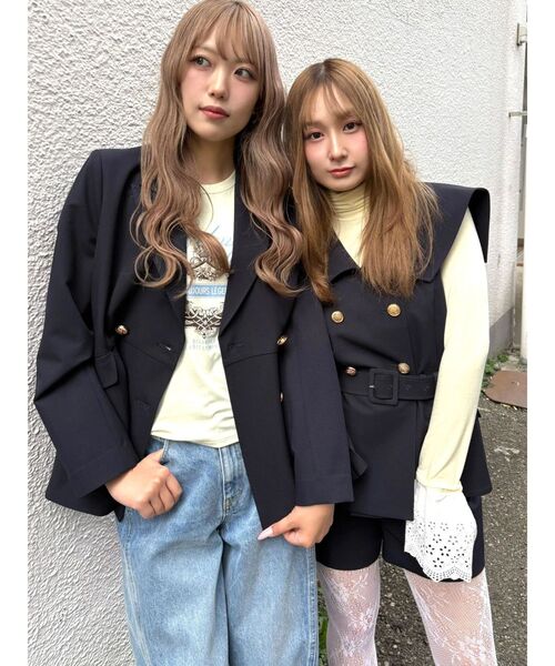 CALNAMUR(カルナムール)の「ダブルブレストペプラムジャケット(ノーカラージャケット・レディース・ネイビー・SMALL/MEDIUM)」の4枚目の写真