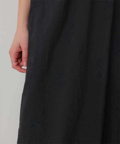 titivate(ティティベイト)の「刺繍ギャザーノースリーブワンピース(ワンピース・レディース・オフホワイト/ブラック・FREE)」の14枚目の写真