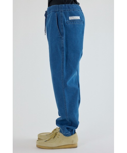 RODEO CROWNS WIDE BOWL（ロデオクラウンズワイドボウル）の「チルイージーデニムJOGパンツ（デニムパンツ・メンズ・ブラック/ブルー・MEDIUM/LARGE）」の15枚目の写真