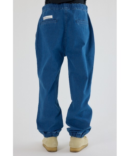 RODEO CROWNS WIDE BOWL（ロデオクラウンズワイドボウル）の「チルイージーデニムJOGパンツ（デニムパンツ・メンズ・ブラック/ブルー・MEDIUM/LARGE）」の16枚目の写真