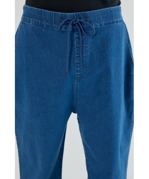 RODEO CROWNS WIDE BOWL（ロデオクラウンズワイドボウル）の「チルイージーデニムJOGパンツ（デニムパンツ・メンズ・ブラック/ブルー・MEDIUM/LARGE）」の17枚目の写真