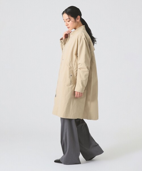 Ray BEAMS（レイビームス）の「バック タック スタンドカラー コート（吸水速乾・UVカット）（ステンカラーコート・レディース・オリーブ/ベージュ/ブラック・ONE SIZE）」の21枚目の写真