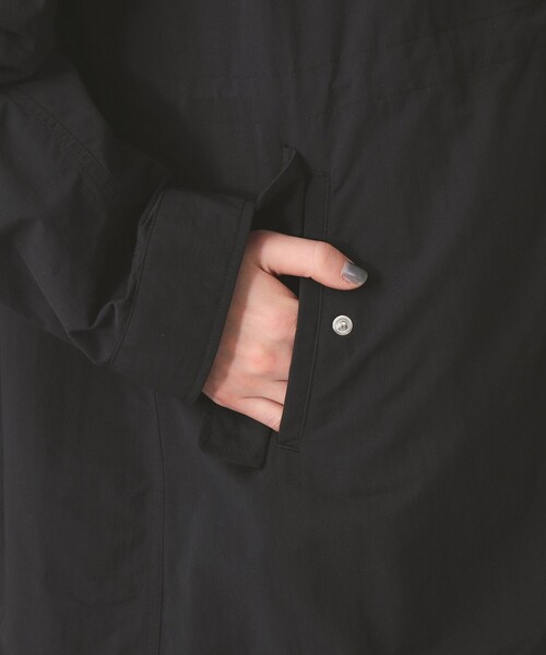 Ray BEAMS（レイビームス）の「バック タック スタンドカラー コート（吸水速乾・UVカット）（ステンカラーコート・レディース・オリーブ/ベージュ/ブラック・ONE SIZE）」の8枚目の写真