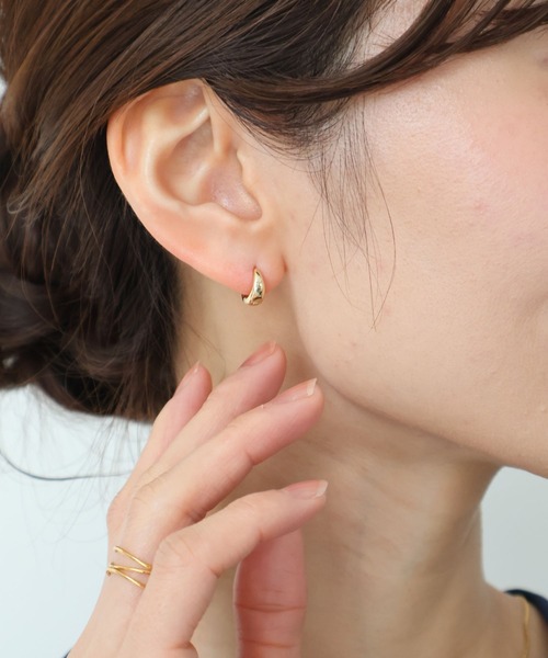 Rennet(レネット)の「【 金属アレルギー対応 】 ステンレス ぷっくりシンプルフープピアス(ピアス(両耳用)・レディース・シルバー/ゴールド・MEDIUM/SMALL/LARGE)」の9枚目の写真