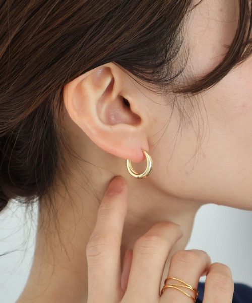 Rennet(レネット)の「【 金属アレルギー対応 】 ステンレス ぷっくりシンプルフープピアス(ピアス(両耳用)・レディース・シルバー/ゴールド・MEDIUM/SMALL/LARGE)」の13枚目の写真