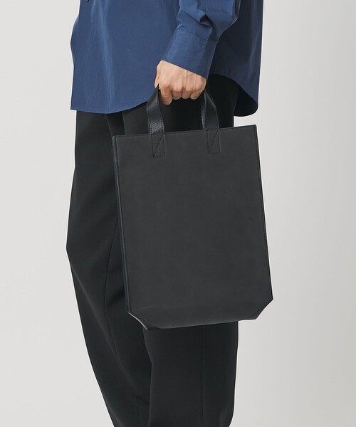 BEAUTY&YOUTH UNITED ARROWS（ビューティーアンドユースユナイテッドアローズ）の「マット ミニ トート バッグ A4（トートバッグ・メンズ・ダークグレー/ベージュ・FREE）」の3枚目の写真