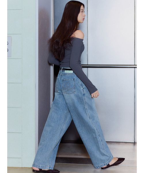 Bb' BENETTON（ビーフラットベネトン）の「ワイドウォッシュドデニムパンツ (ライトブルー)（デニムパンツ・レディース・その他・S/M）」の4枚目の写真