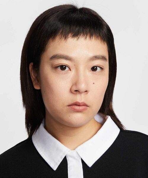 NIKE(ナイキ)の「ナイキ スポーツウェア ウィメンズ オーバーサイズド ロングスリーブ ポロ / Nike Sportswear Women's Oversized Long-Sleeve Polo IF0358-010 Black(ポロシャツ・レディース・ブラック・XL/S/XS/L/M)」の4枚目の写真
