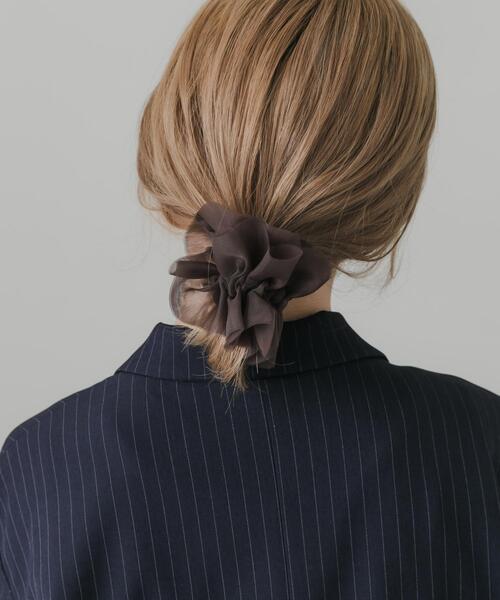 SMELLY（スメリー）の「シアーフリルシュシュ（ヘアゴム・レディース・ブラウン・-）」の5枚目の写真