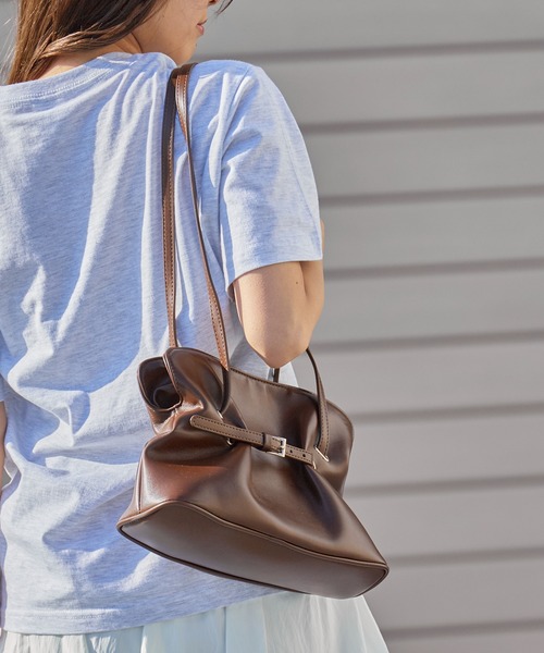 AO2(アオズ)の「Faux Leather Belt Design Handbag / フェイクレザー ベルトデザイン ハンドバッグ 秋 秋服 2026年秋冬(ハンドバッグ・レディース・ブラック/ホワイト/ブラウン・FREE)」の20枚目の写真