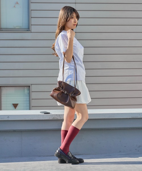 AO2(アオズ)の「Faux Leather Belt Design Handbag / フェイクレザー ベルトデザイン ハンドバッグ 秋 秋服 2026年秋冬(ハンドバッグ・レディース・ブラック/ホワイト/ブラウン・FREE)」の21枚目の写真