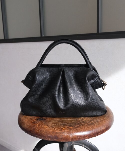 Chez toi(シェトワ)の「【ITAMI企画】タックミニボストンBAG(ボストンバッグ・レディース・ベージュ/ブラック/ブラウン系その他・FREE)」の4枚目の写真