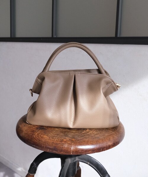 Chez toi（シェトワ）の「【ITAMI企画】タックミニボストンBAG（ボストンバッグ・レディース・ベージュ/ブラック・FREE）」の22枚目の写真