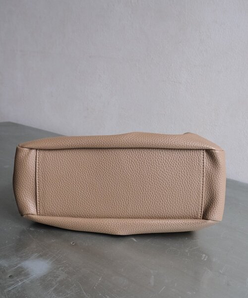 Chez toi（シェトワ）の「【ITAMI企画】タックミニボストンBAG（ボストンバッグ・レディース・ベージュ/ブラック・FREE）」の16枚目の写真