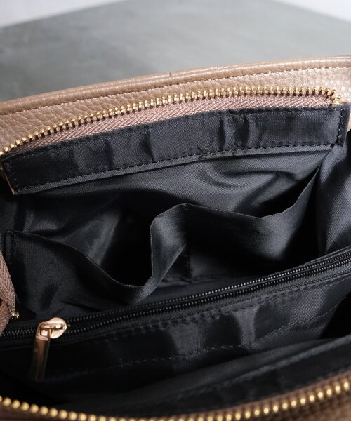 Chez toi（シェトワ）の「【ITAMI企画】タックミニボストンBAG（ボストンバッグ・レディース・ベージュ/ブラック・FREE）」の6枚目の写真