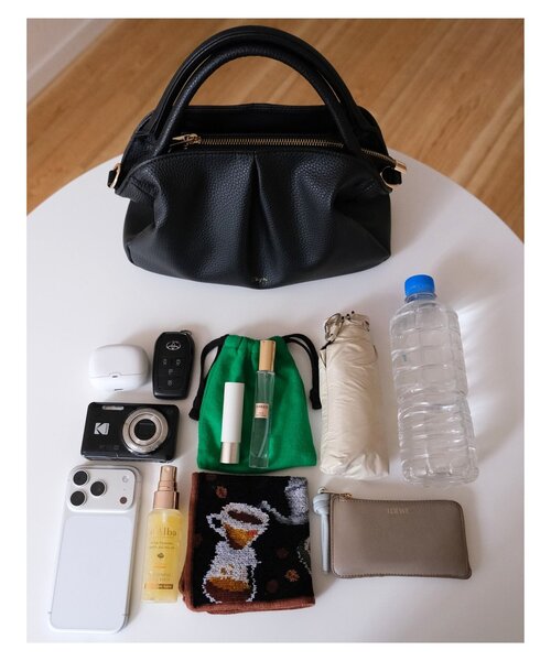 Chez toi（シェトワ）の「【ITAMI企画】タックミニボストンBAG（ボストンバッグ・レディース・ベージュ/ブラック・FREE）」の12枚目の写真