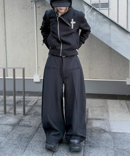 Never mind the XU / Chikashitsu+(ネバーマインド ザ エックスユー / チカシツプラス)の「【nmtc+】cross design diagonal zip up sweat / 【エヌエムティーシープラス】クロスデザインダイアゴナルジップアップスウェット<着用動画あり>(スウェット・レディース・グレー/ブラック・ONE SIZE)」の6枚目の写真