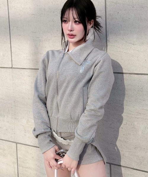 Never mind the XU / Chikashitsu+(ネバーマインド ザ エックスユー / チカシツプラス)の「【nmtc+】cross design diagonal zip up sweat / 【エヌエムティーシープラス】クロスデザインダイアゴナルジップアップスウェット<着用動画あり>(スウェット・レディース・グレー/ブラック・ONE SIZE)」の11枚目の写真