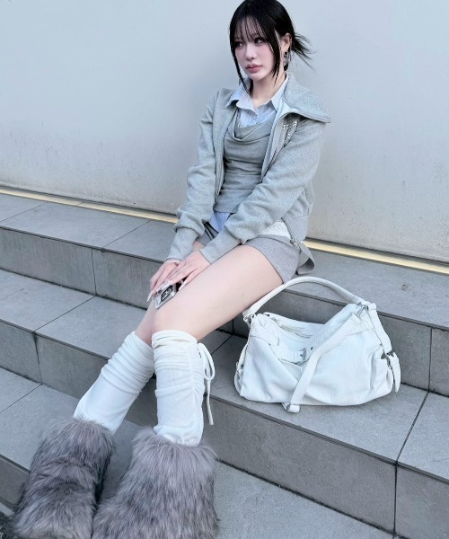 Never mind the XU / Chikashitsu+(ネバーマインド ザ エックスユー / チカシツプラス)の「【nmtc+】cross design diagonal zip up sweat / 【エヌエムティーシープラス】クロスデザインダイアゴナルジップアップスウェット<着用動画あり>(スウェット・レディース・グレー/ブラック・ONE SIZE)」の17枚目の写真