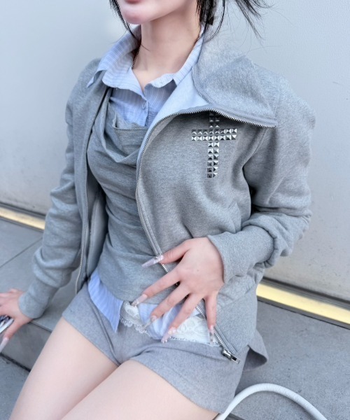 Never mind the XU / Chikashitsu+(ネバーマインド ザ エックスユー / チカシツプラス)の「【nmtc+】cross design diagonal zip up sweat / 【エヌエムティーシープラス】クロスデザインダイアゴナルジップアップスウェット<着用動画あり>(スウェット・レディース・グレー/ブラック・ONE SIZE)」の16枚目の写真