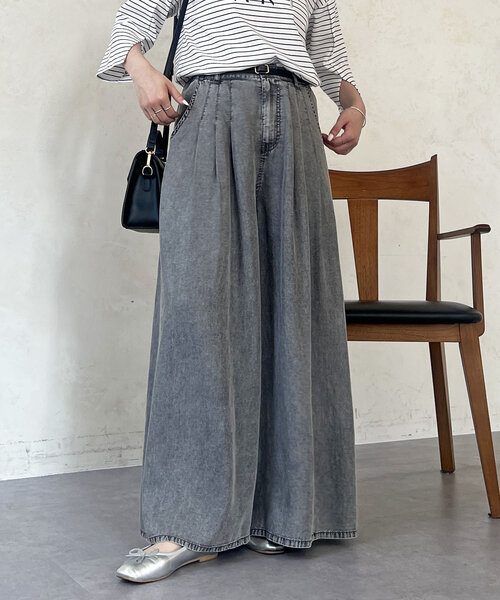 un dix cors（アンディコール）の「タックワイドフレアパンツ（その他パンツ・レディース・インディゴブルー/サックスブルー/ブラック/グレー・FREE）」の3枚目の写真