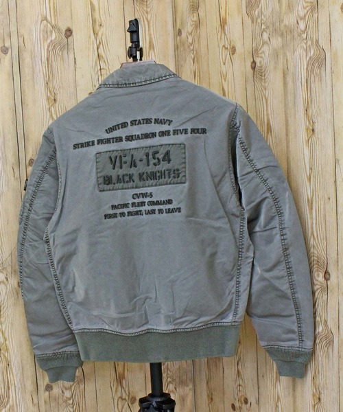 AVIREX(アヴィレックス)の「FADED NYLON TYPE CWU-36P JACKET(MA-1・メンズ・チャコールグレー/セージグリーン・XL/M/XXL/L)」の2枚目の写真