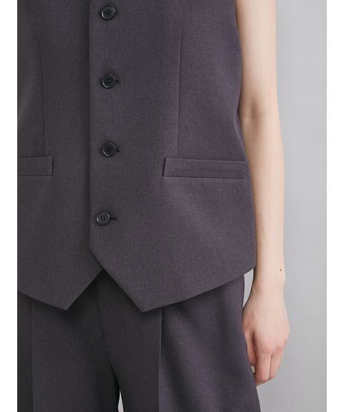 Mila Owen（ミラオーウェン）の「後ろバックル付きベスト（ベスト・レディース・チャコールグレー/モカ・F）」の8枚目の写真