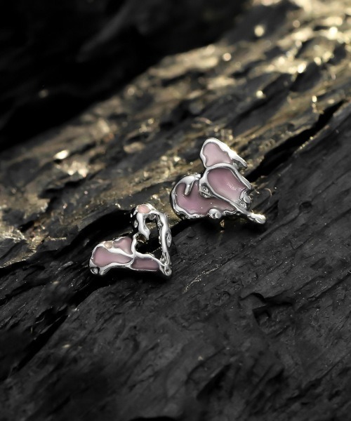 Y2Kデザインハートモチーフペアピアス(MA/EKW146)（ピアス（両耳用