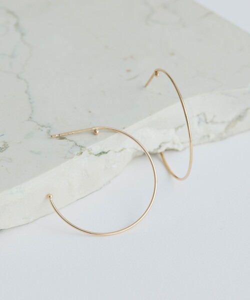 les bonbon(ルボンボン)の「<les bonbon × otonaMUSE × UNITED ARROWS>BONE ピアス(ピアス(両耳用)・レディース・ゴールド・FREE)」の1枚目の写真