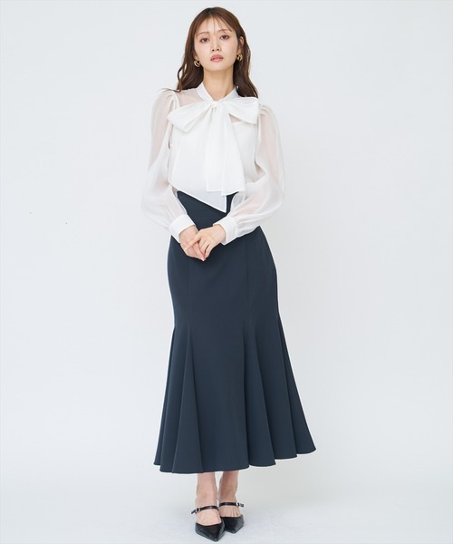 AND COUTURE(アンドクチュール)の「バックレースアップマーメイドスカート(スカート・レディース・グレー/ネイビー/ベージュ・MEDIUM/SMALL)」の3枚目の写真