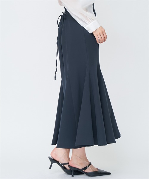 AND COUTURE(アンドクチュール)の「バックレースアップマーメイドスカート(スカート・レディース・グレー/ネイビー/ベージュ・MEDIUM/SMALL)」の16枚目の写真