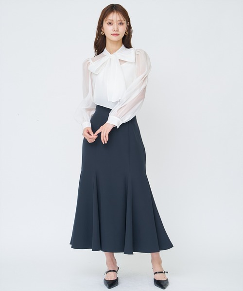 AND COUTURE(アンドクチュール)の「バックレースアップマーメイドスカート(スカート・レディース・グレー/ネイビー/ベージュ・MEDIUM/SMALL)」の9枚目の写真